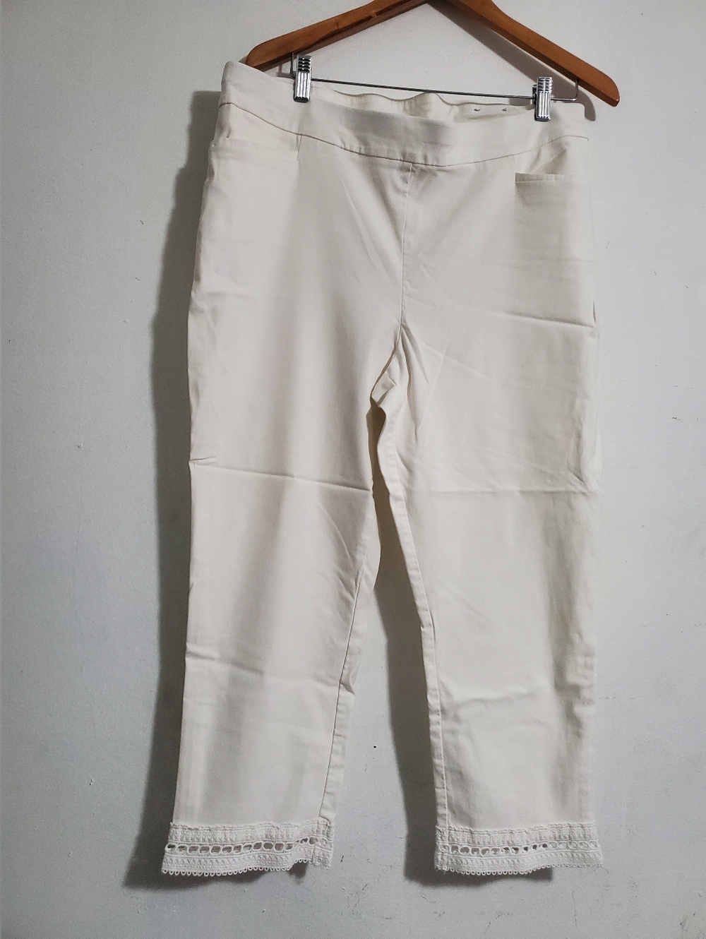 Chico's Slim Crop Pants with Crochet Trim Size 16
